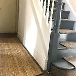 16 Glanmor Crescent, Flat 2