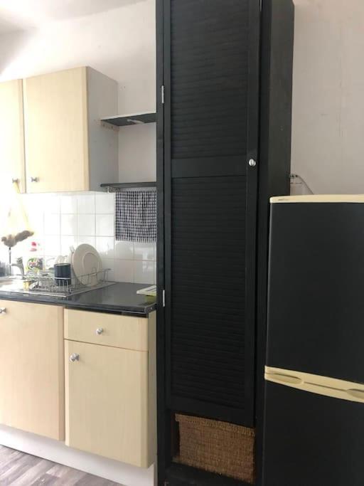 16 Glanmor Crescent, Flat 2 Apartment *