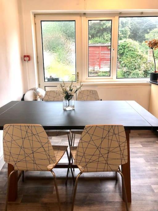 16 Glanmor Crescent, Flat 2 Apartment *