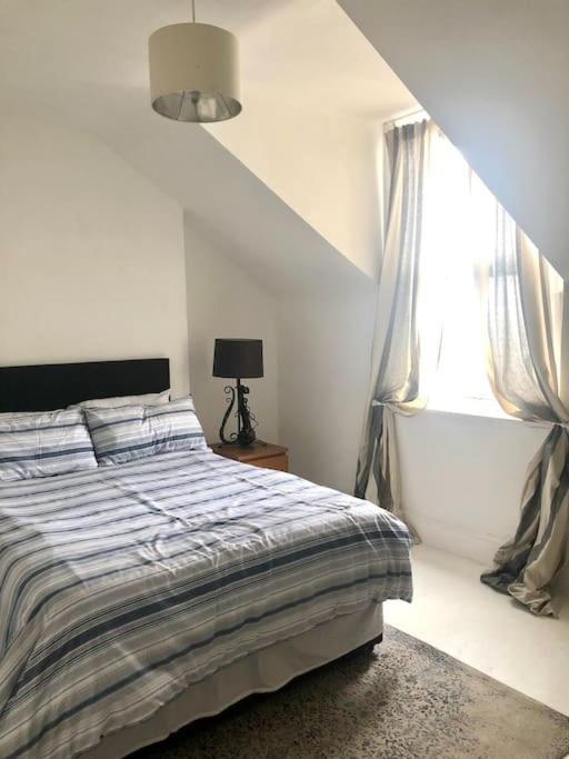 16 Glanmor Crescent, Flat 2 * Swansea