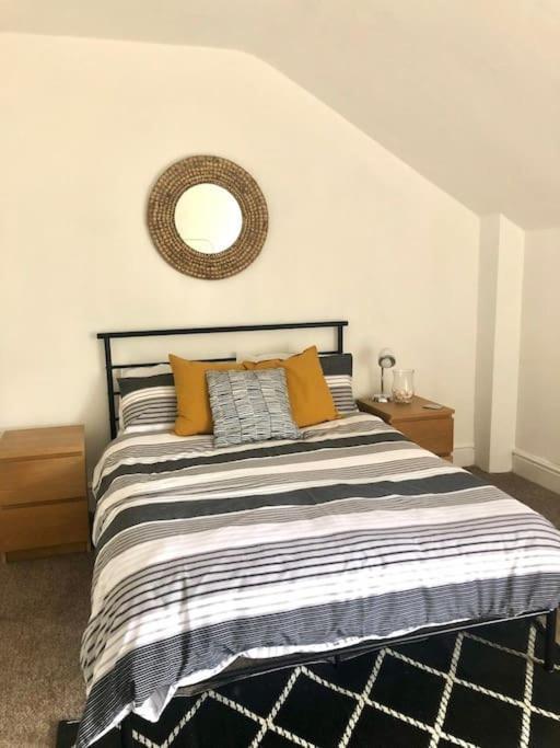 16 Glanmor Crescent, Flat 2