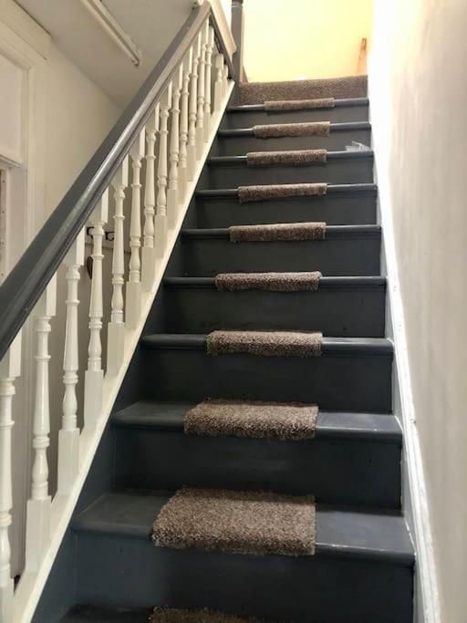 16 Glanmor Crescent, Flat 2 * Swansea